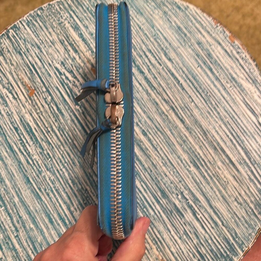 Balenciaga Women’s Leather Papier Continental Lagoon Wallet - Picture 5 of 14